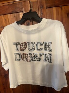 Like NEW cropped t shirt